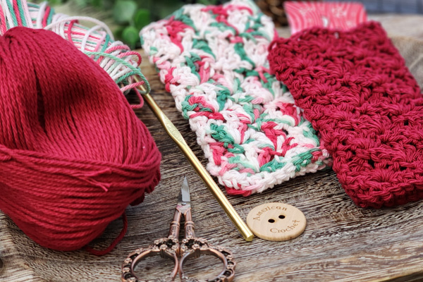 Gift Card holders with scissors, yarn and crochet hook