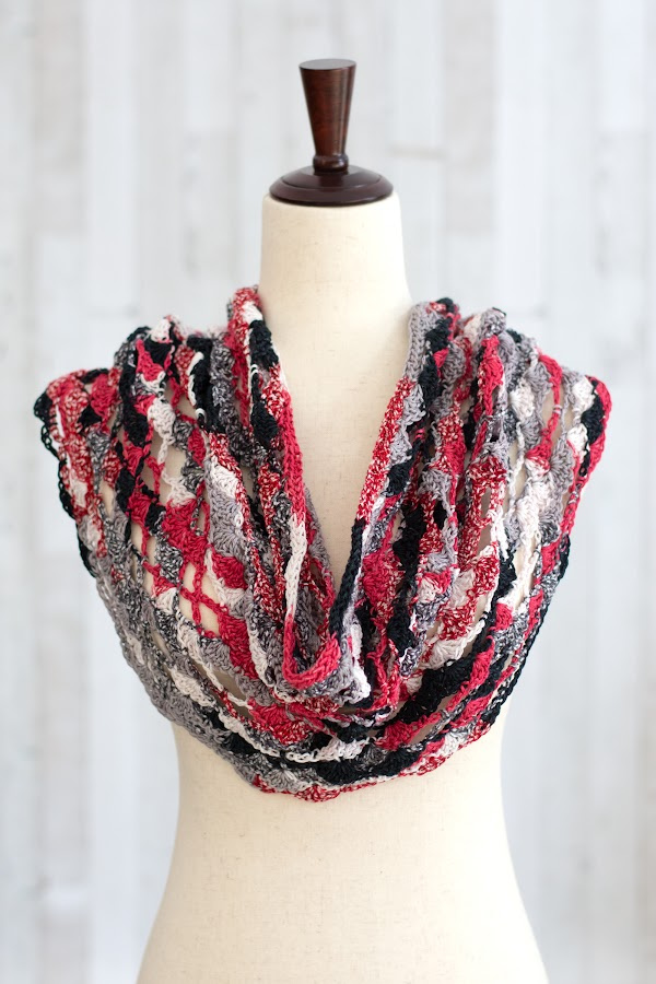 Rose Trellis Cowl | Crochet Pattern | American Crochet @americancrochet.com