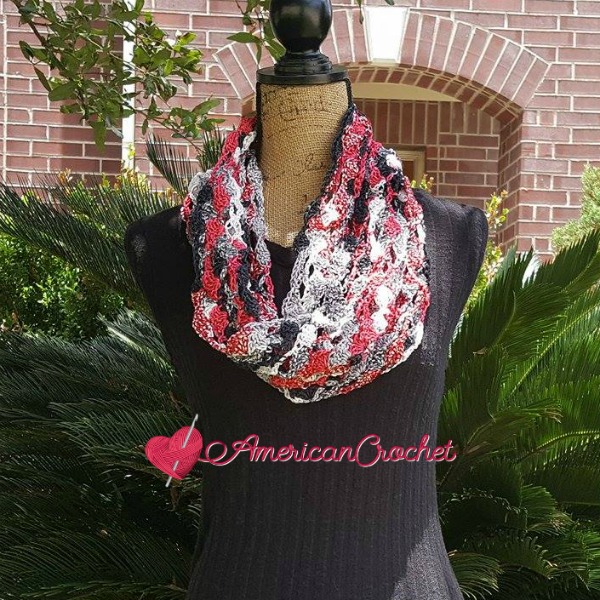 Rose Trellis Cowl free crochet pattern