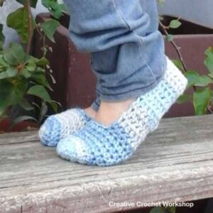 Winter Blues Easy Slippers | Free Crochet Pattern | Creative Crochet Workshop @creativecrochetworkshop #WinterBluesEasySlippers