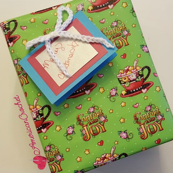 Crafting Holiday Cards | American Crochet | #americancrochet @americancrochet.com #holiday #crafting